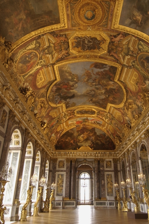 Versailles: Skip-the-Line Guided Tour of Palace with Gardens - Entering through the palace crowds